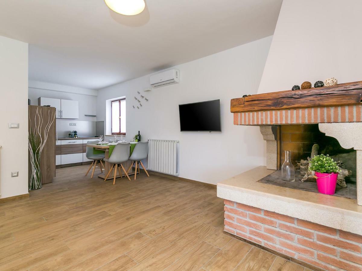 Pool Premium Apartment Vrsar Exteriör bild